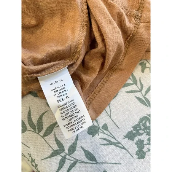 R Marks Women's XL Draped Ruched Front Top Rayon Short Sleeve Blouse Grimlincore - Picture 8 of 9